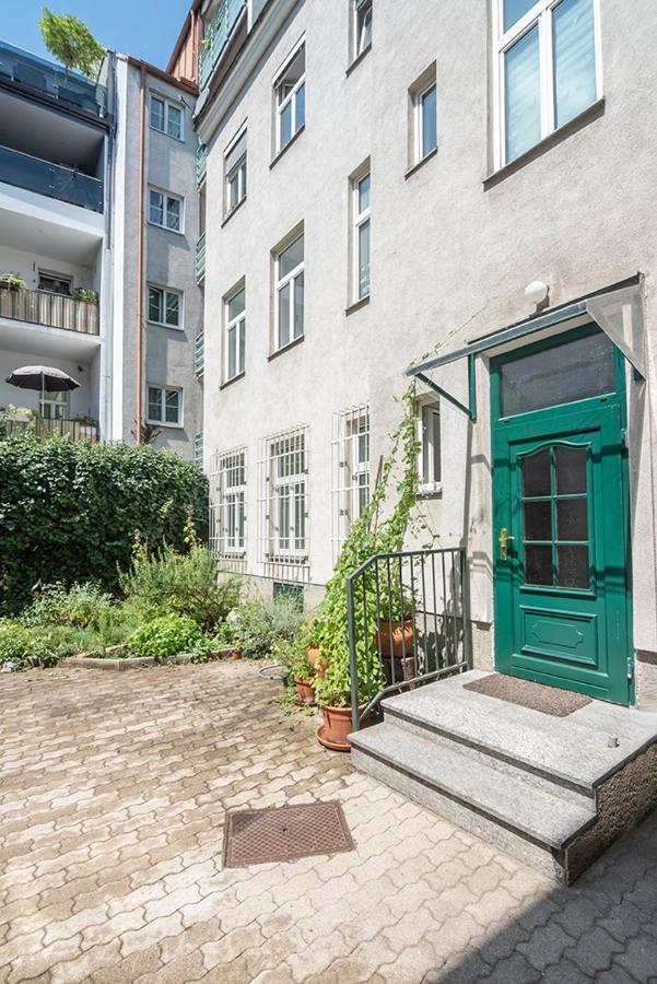 Colorful Apartment Facing Green Courtyard Wien Exteriör bild