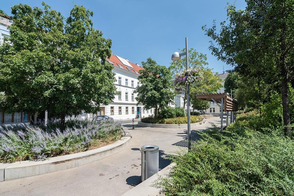 Colorful Apartment Facing Green Courtyard Wien Exteriör bild